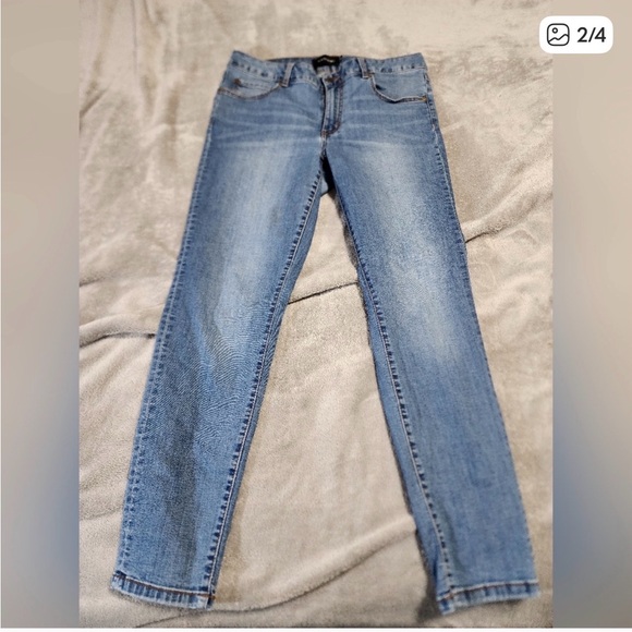 Tahari Ankle Jeans - Picture 3 of 3